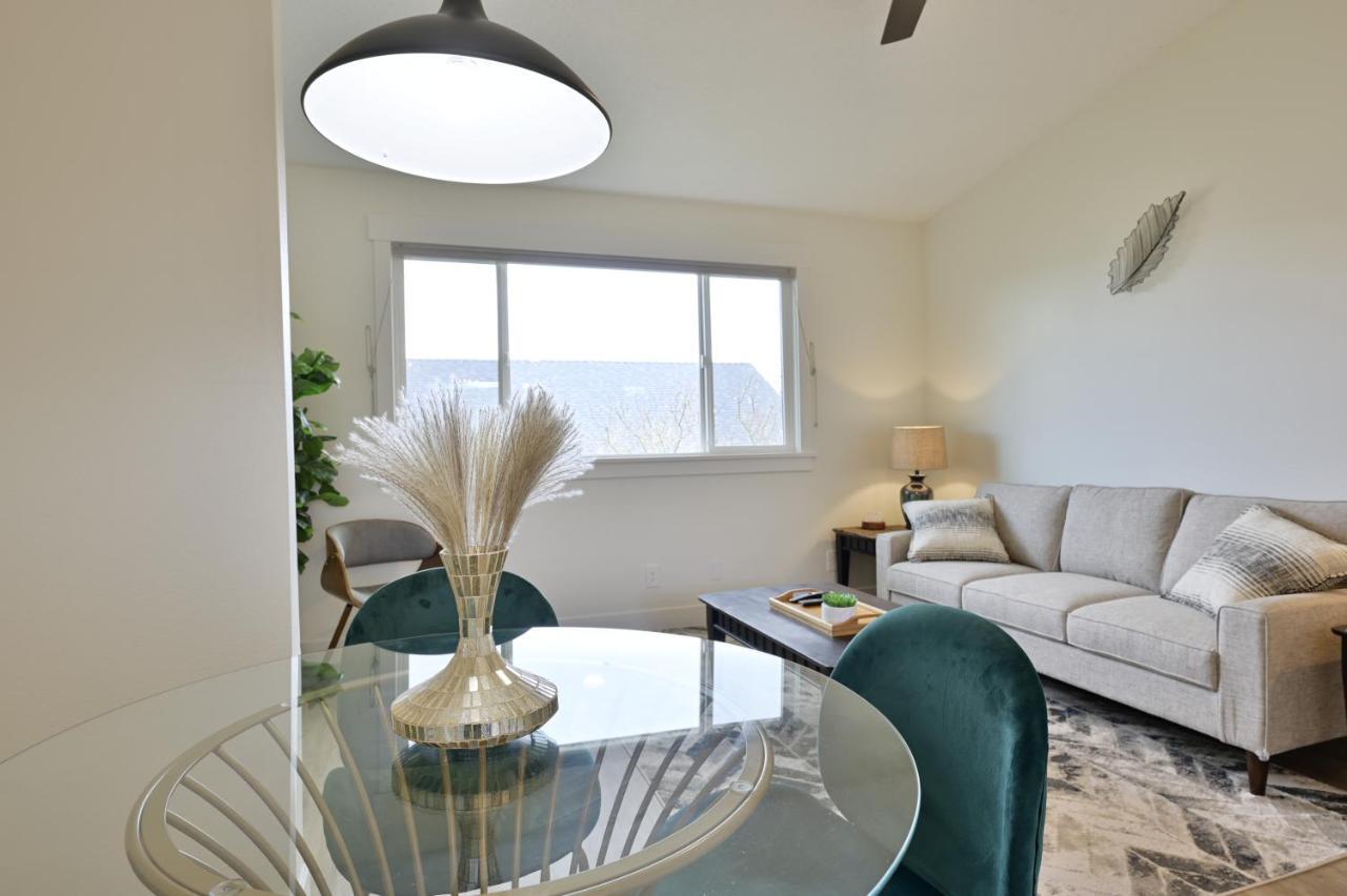 Modern Upstairs Loft - Newly Renovated! Villa Salem Exterior photo