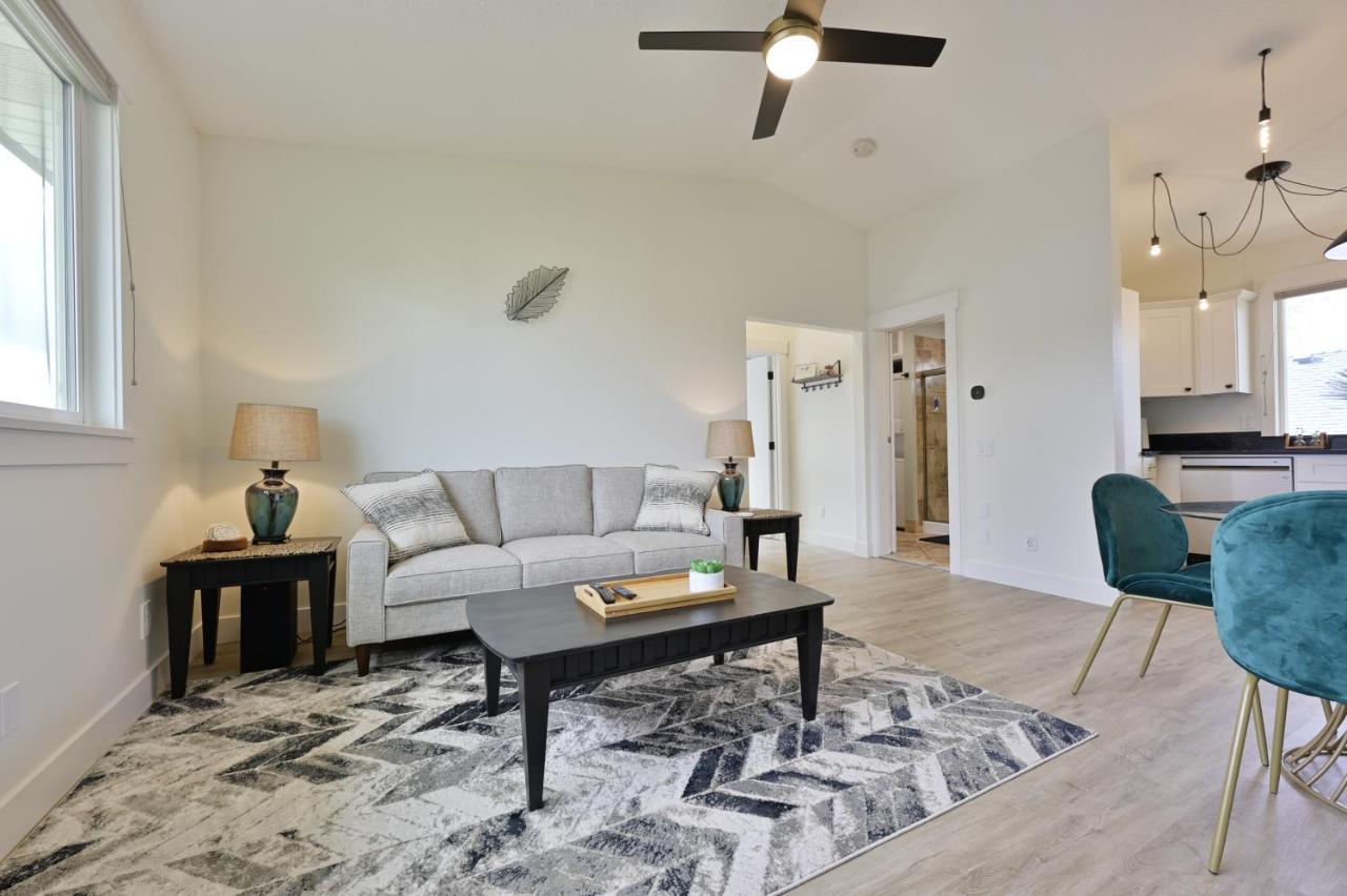 Modern Upstairs Loft - Newly Renovated! Villa Salem Exterior photo