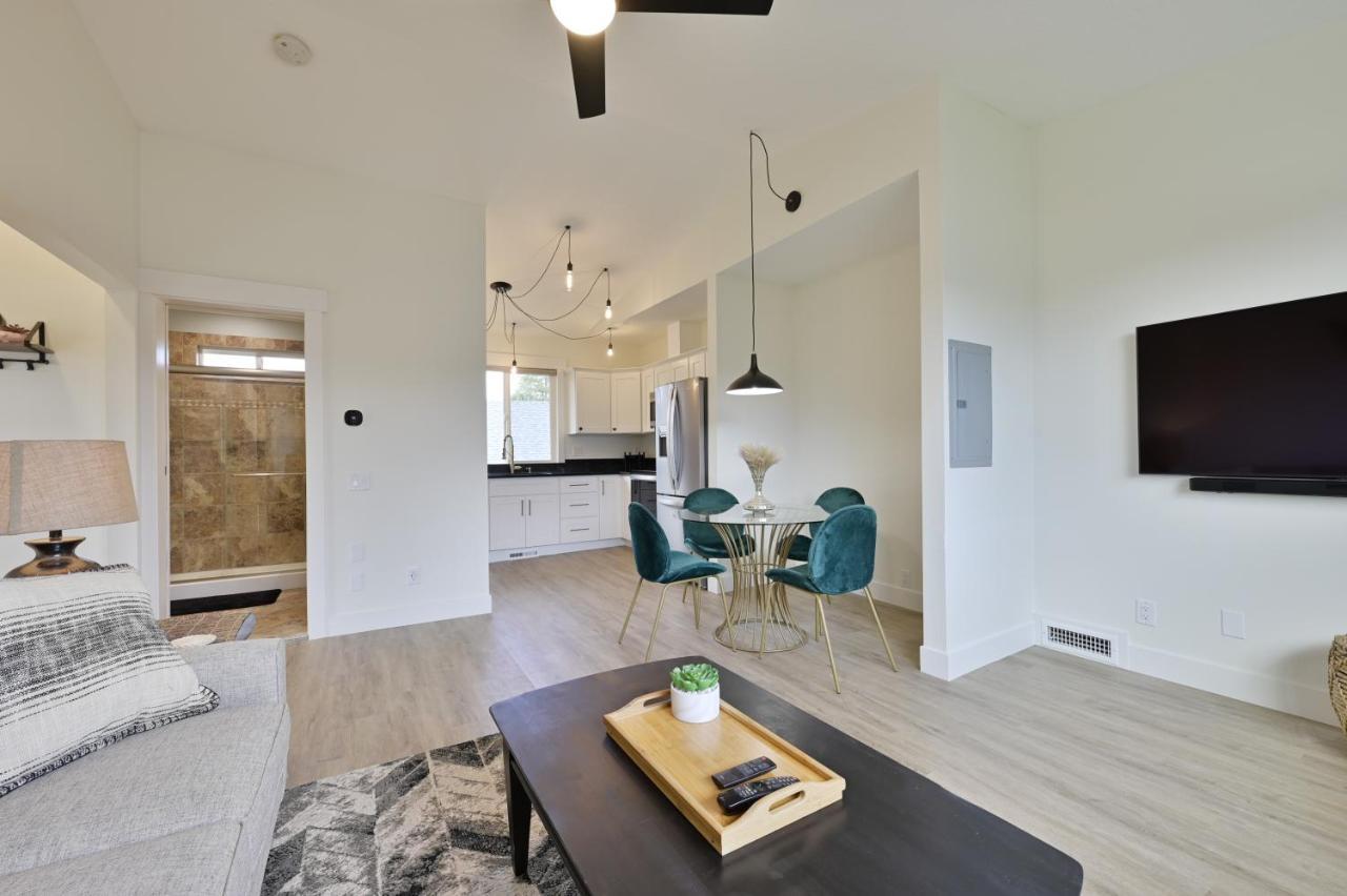 Modern Upstairs Loft - Newly Renovated! Villa Salem Exterior photo