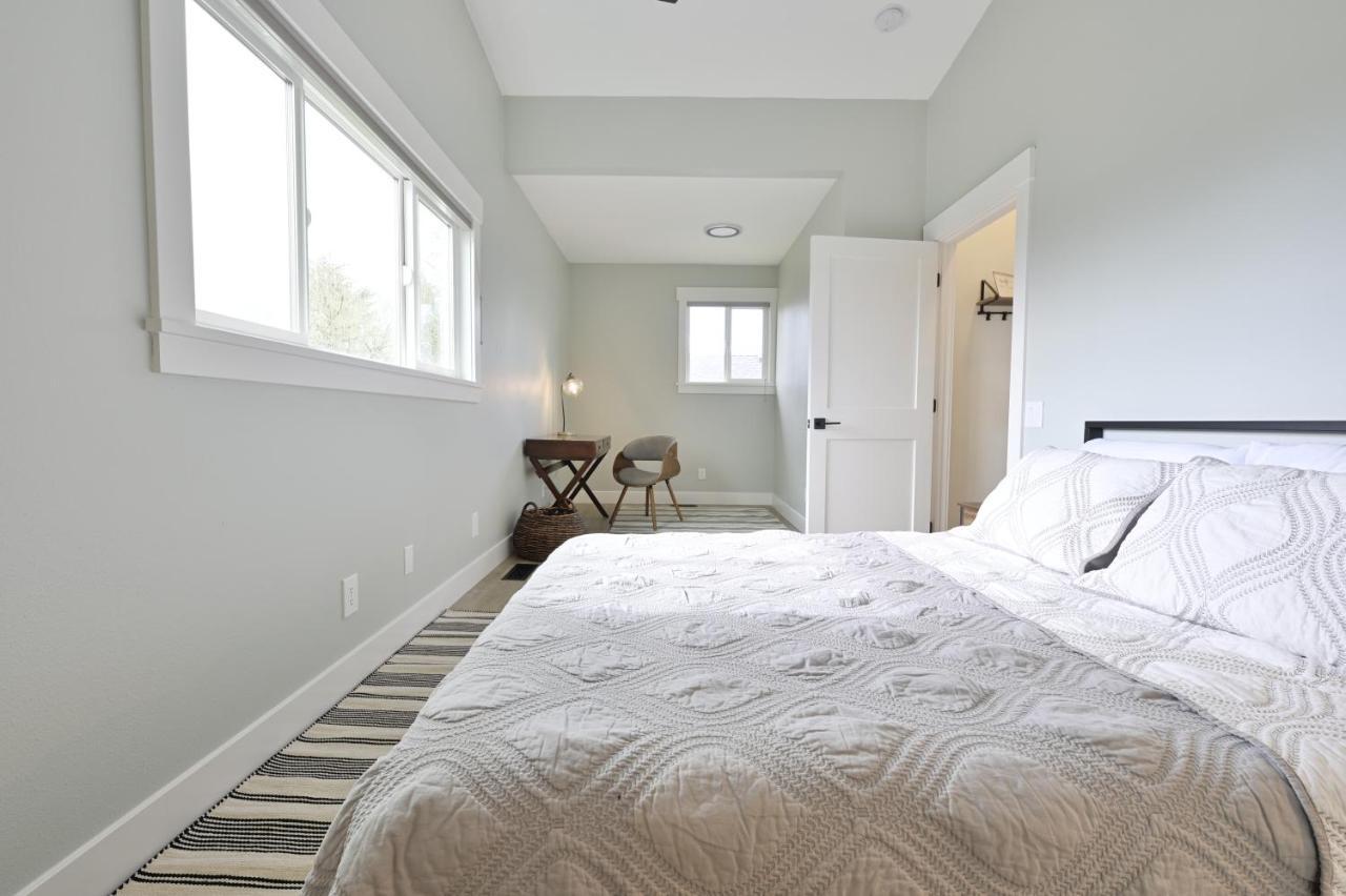 Modern Upstairs Loft - Newly Renovated! Villa Salem Exterior photo