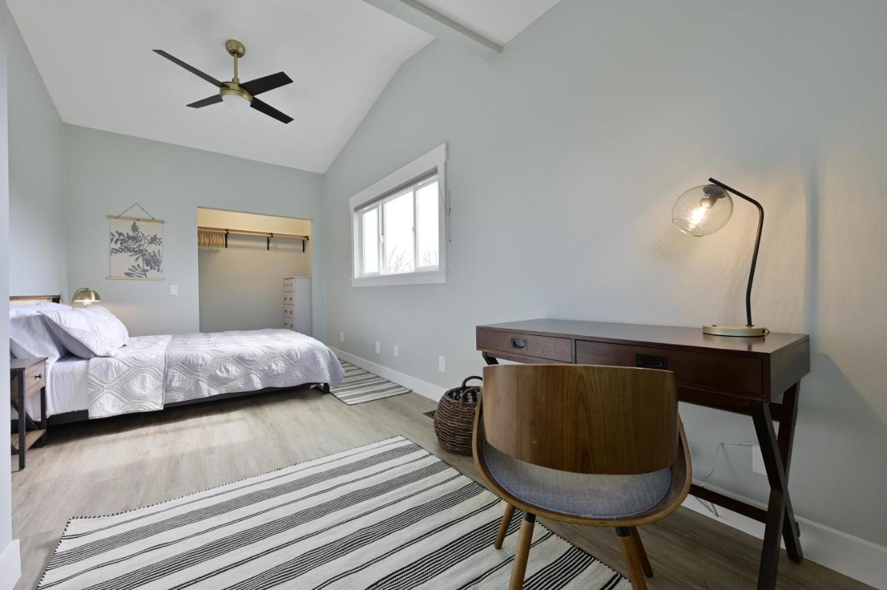 Modern Upstairs Loft - Newly Renovated! Villa Salem Exterior photo